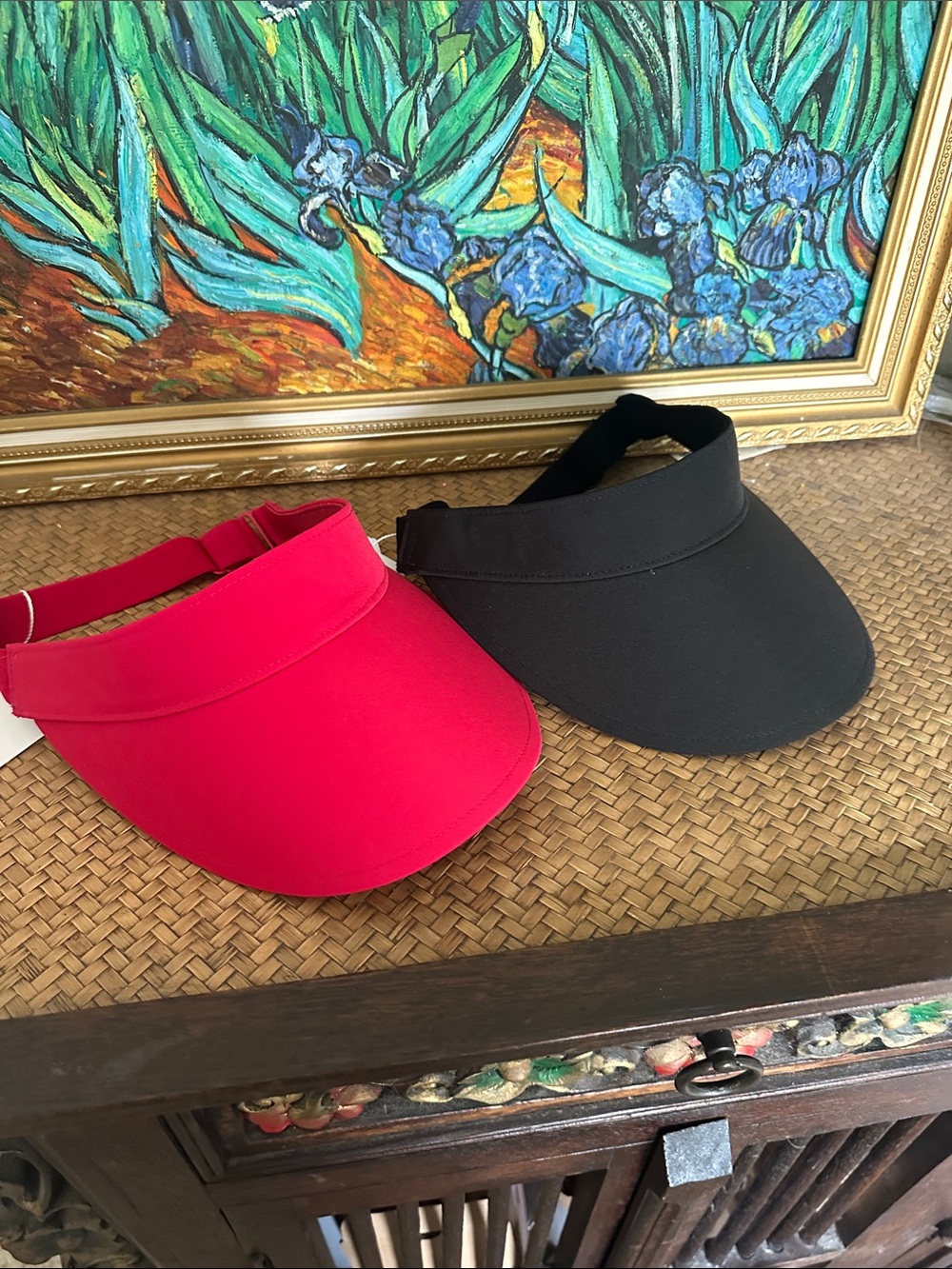 Lululemon Women's Sun Visor - Black or Red - Picture 2 of 3